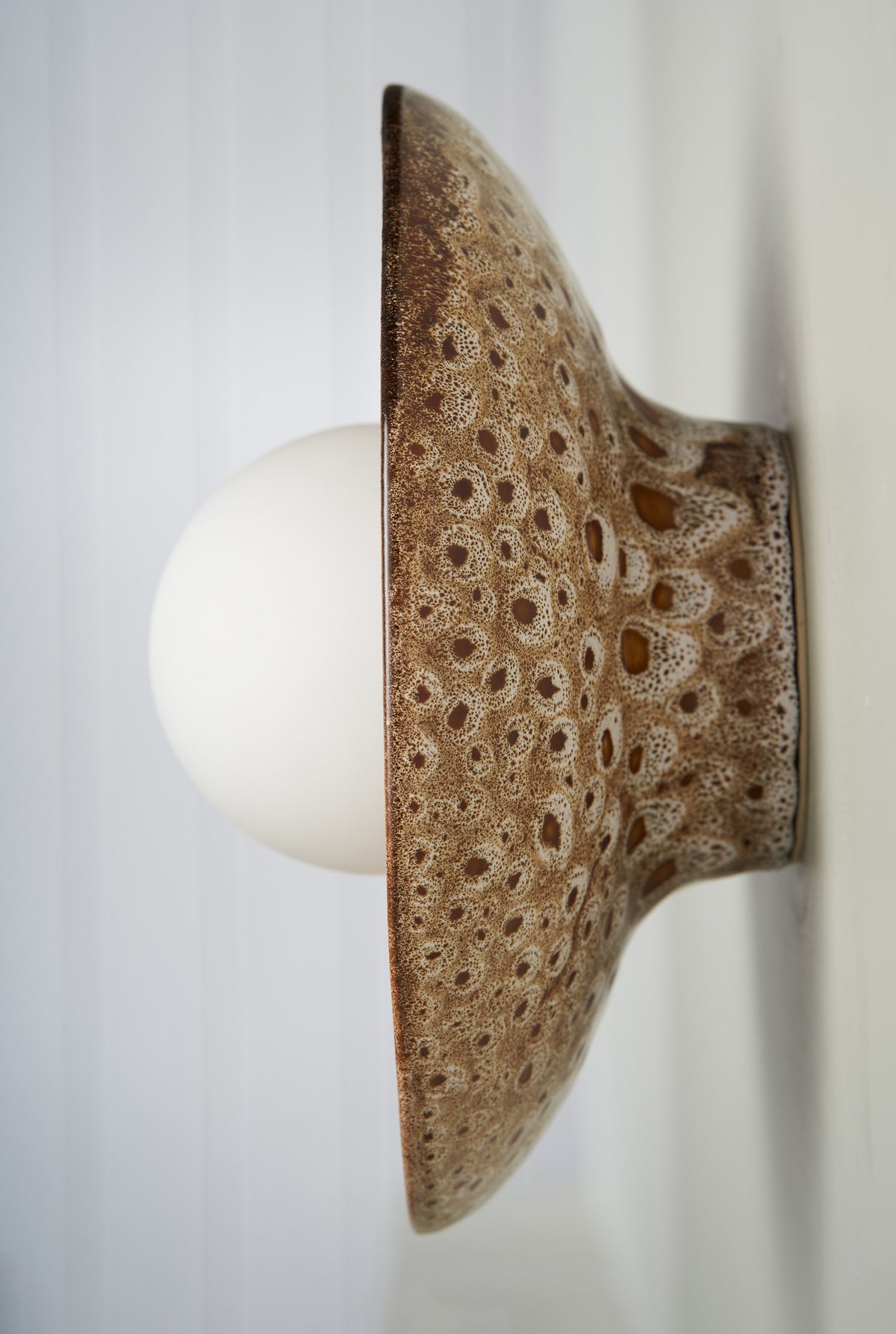 Ceramic Wall Dish Sconce Light / White Ochre